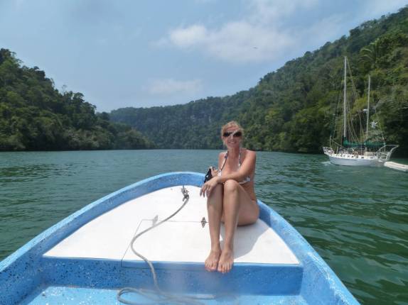 A caminho da Round House, nosso hotel no rio Dulce, região de Livingston, no litoral da Guatemala